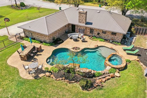 908 N Maple St, Muenster, TX, 76252-2237 | Card Image
