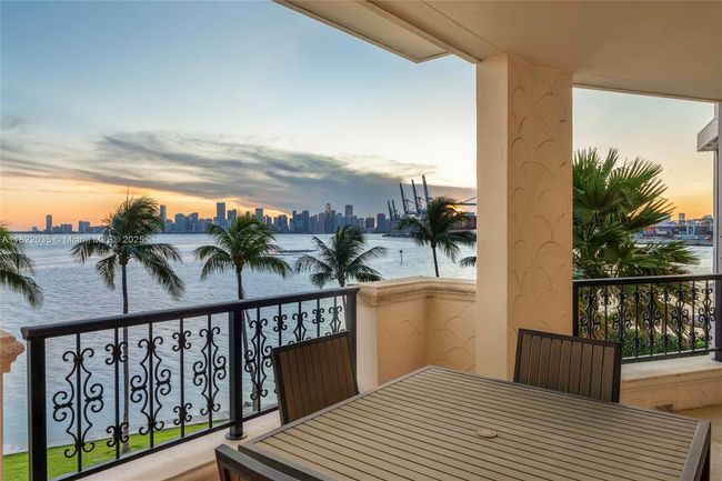 5233 - 5233 Fisher Island Dr, Condo with 4 bedrooms, 5 bathrooms and null parking in Miami Beach FL | Image 22