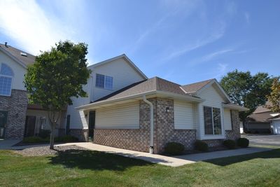 4881 W Maple Leaf Cir, Condo with 2 bedrooms, 2 bathrooms and null parking in Greenfield WI | Image 1