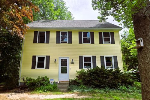 203 Lakeview Ave, Tyngsboro, MA, 01879-1752 | Card Image