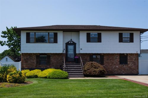 36 Osceola Avenue, Babylon, NY, 11729 | Card Image