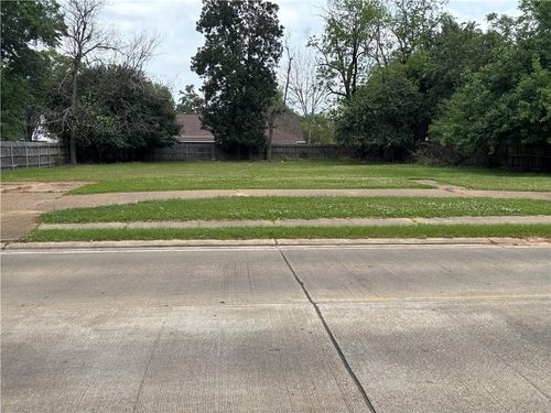 215 Heyman Ln, Alexandria, LA, 71303-3430 | Card Image