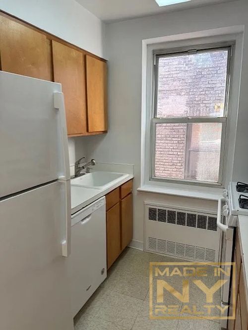 7j-320 W 30th Street, New York City, NY, 10001 | Card Image