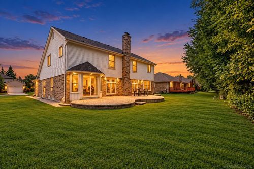 40219 Denbigh Dr, Sterling Heights, MI, 48310-6942 | Card Image
