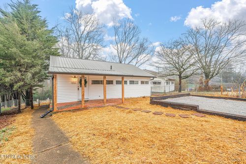 100 Wellington Cir, Oak Ridge, TN, 37830-8527 | Card Image