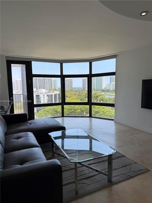 1004-3375 N Country Club Dr, Aventura, FL, 33180-1670 | Card Image