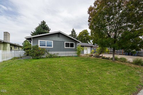 112 Saxbury Dr, Central Point, OR, 97502-1732 | Card Image