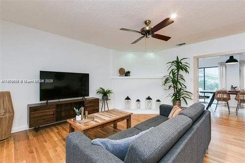 2-138 Ne 13th Ave, Pompano Beach, FL, 33060-6452 | Card Image