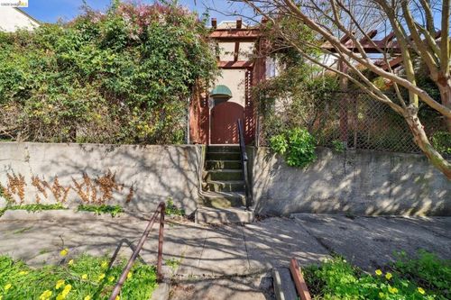 822 A St, Crockett, CA, 94525-1407 | Card Image