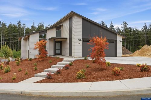 726 Nw 43rd St, Newport, OR, 97365 | Card Image
