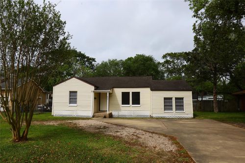 617 Hurst St, Angleton, TX, 77515-5613 | Card Image