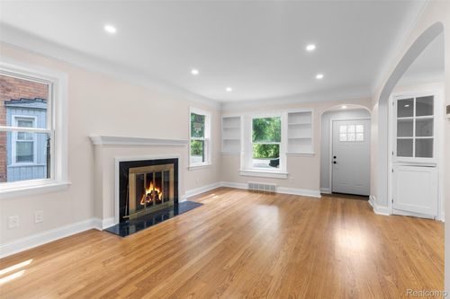 1388 Vernier Rd, Grosse Pointe Woods, MI, 48236-1542 | Card Image