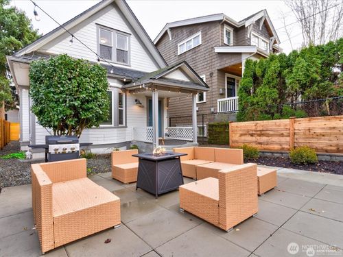 1626 39th Ave E, Seattle, WA, 98112-3102 | Card Image