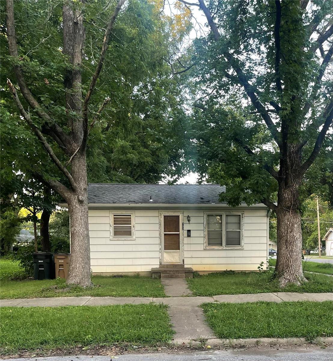 Ellis St, Cape Girardeau, MO 63703