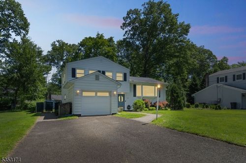 76 Briarwood Dr E, BERKELEY HEIGHTS, NJ, 07922-1247 | Card Image