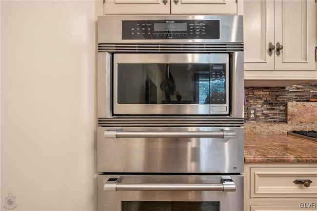 Thermador microwave, warming drawer, wall oven | Image 12