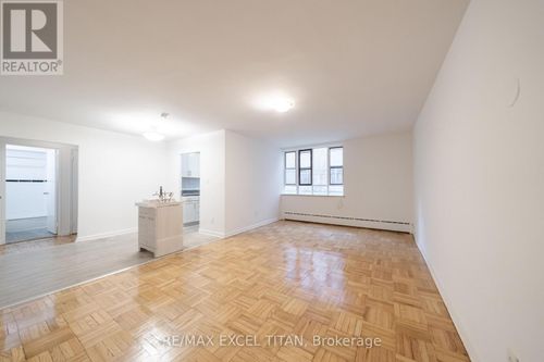 m8-77 Erskine Avenue, Toronto (Mount Pleasant West), ON, M4P1Y5 | Card Image