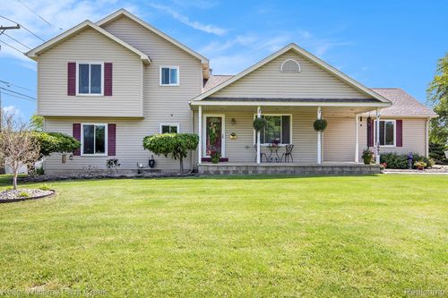 3993 Single Tree Cir, Dryden, MI, 48428-9809 | Card Image