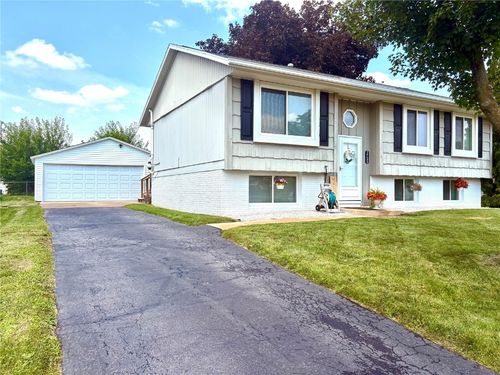 3700 Fir Tree Dr Ne, Cedar Rapids, IA, 52402-1808 | Card Image