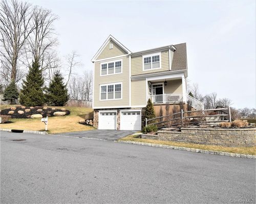 4 High Ridge Ln, Middletown, NY, 10940-2673 | Card Image