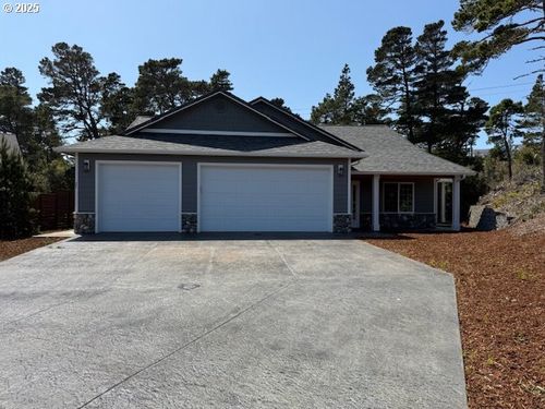 26 Coast Guard Rd, Florence, OR, 97439-8984 | Card Image