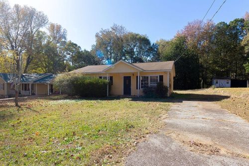 107 Oakwood Cir, Griffin, GA, 30223-4669 | Card Image