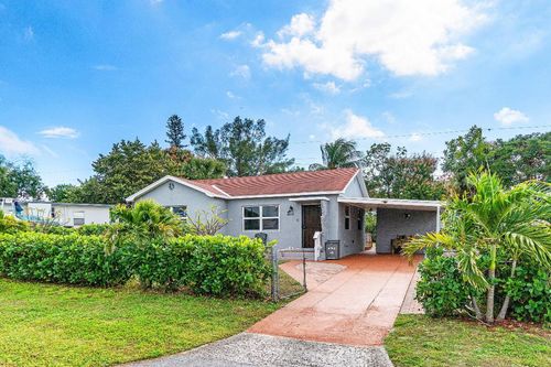 930 43rd Street, West Palm Beach, FL, 33407 | Card Image