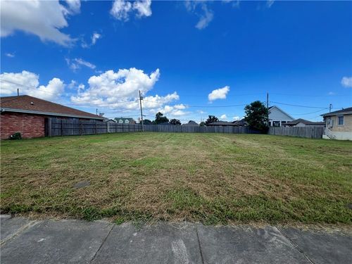 321 Llama Dr, Arabi, LA, 70032-2018 | Card Image
