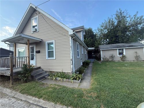 1009 Bidwell St, Parkersburg, WV, 26101-1105 | Card Image