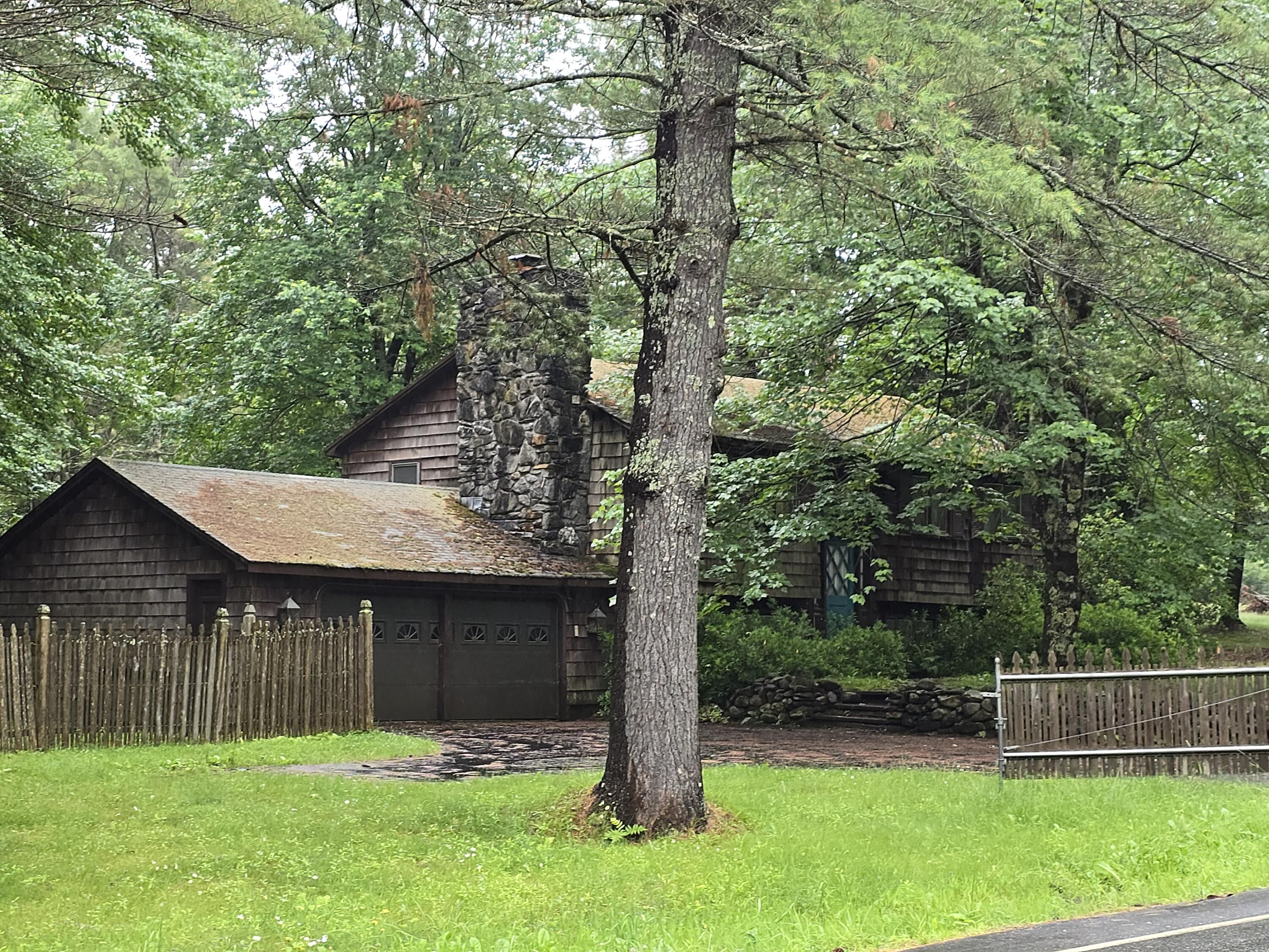 Empire Rd, Poland, ME 04274