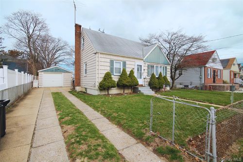 180 Stone St, Elmont, NY, 11003-2238 | Card Image