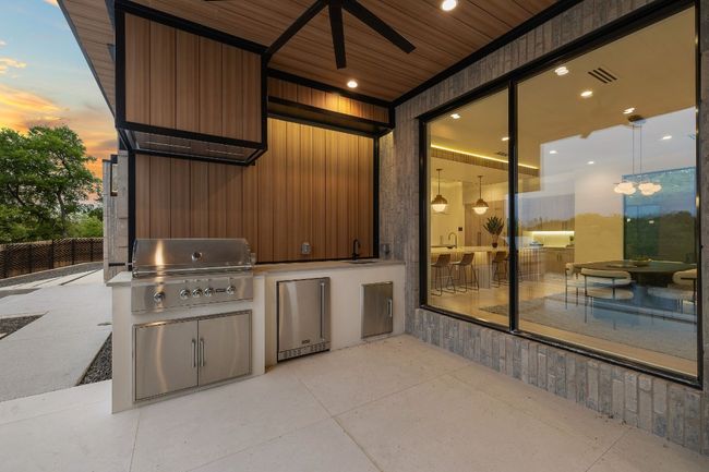 2401 Oakhaven Cir, House other with 5 bedrooms, 5 bathrooms and 3 parking in Austin TX | Image 36