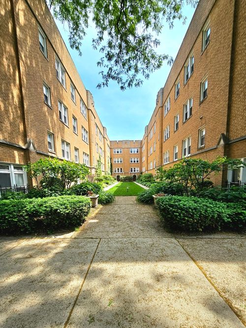 3n-2537.5 Prairie Ave, Evanston, IL, 60201 | Card Image