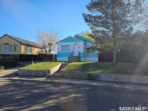 572 103rd Street, North Battleford, SK, S9A1J7 | Card Image