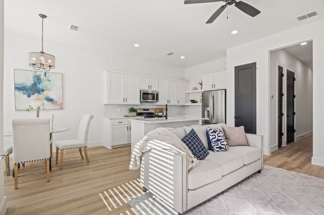 172 W 17 Th St, Townhouse with 3 bedrooms, 3 bathrooms and null parking in Mount Pleasant TX | Image 6