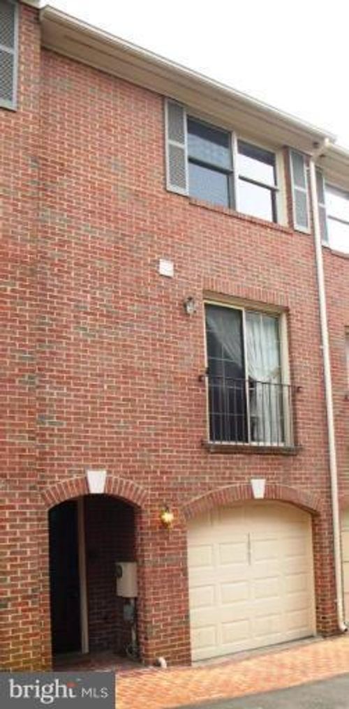 1865 N Adams St, Arlington, VA, 22201-3512 | Card Image
