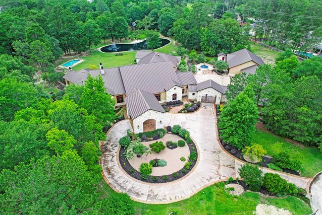 On over 8 acres, this ranch style home provides the perfect escape while still being a short distance to downtown Houston. | Image 4