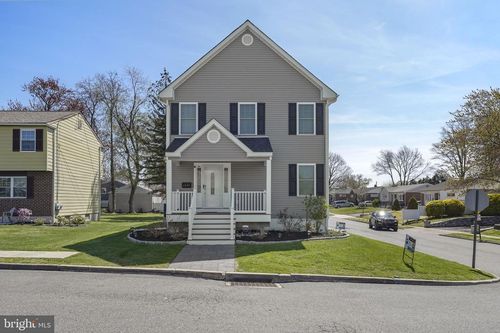 1002 11th Ave, FOLSOM, PA, 19033-1115 | Card Image