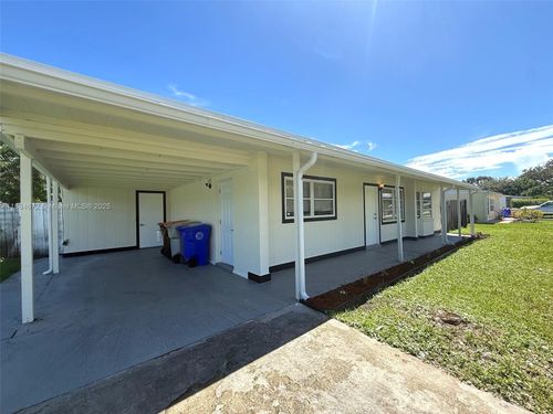 1560 3rd Ct, Vero Beach, FL, 32960-5808 | Card Image