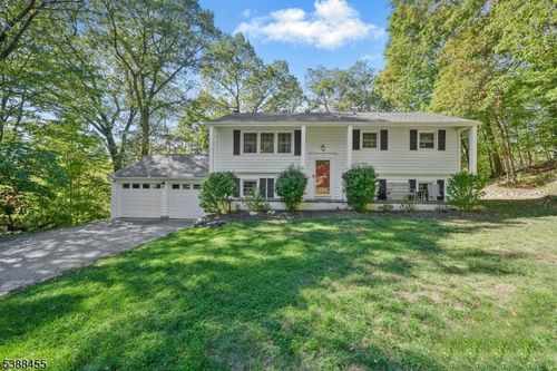 2 Sheeprock Rd, Kinnelon, NJ, 07405-2312 | Card Image