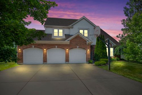 2955 Whispering Oaks Dr, Buffalo Grove, IL, 60089-6334 | Card Image