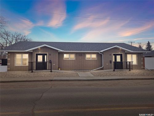 aandampb-125 2nd Ave Ne, Moose Jaw, SK, S6H8B2 | Card Image