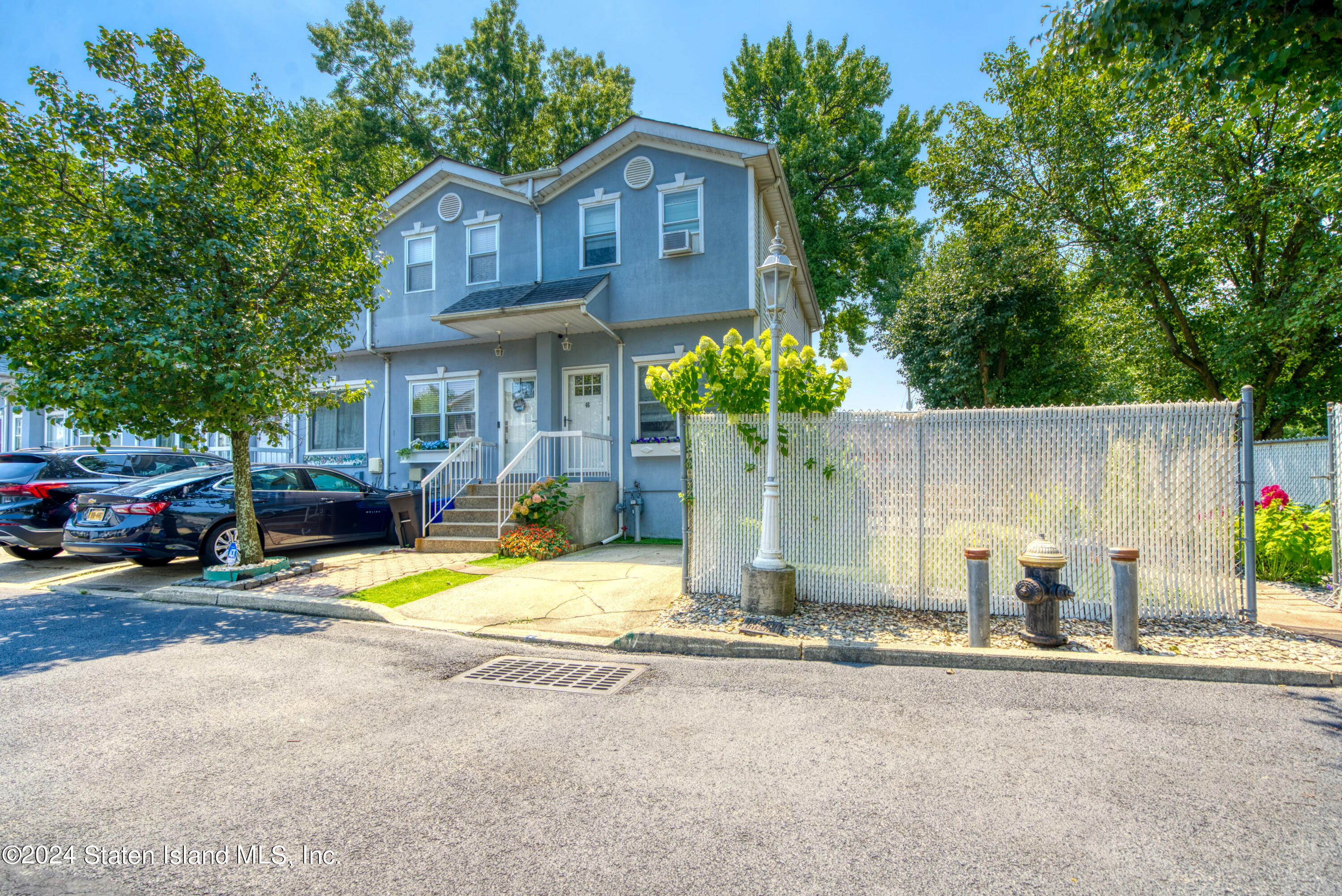 Crown Ct, Staten Island, NY 10312