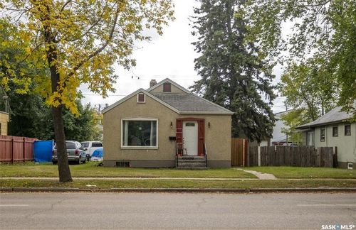 325 15th St W, Prince Albert, SK, S6V3R1 | Card Image