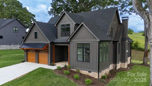 304 Mavrick Dr, Mills River, NC, 28759-0131 | Card Image