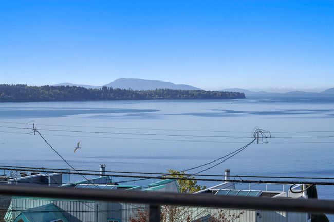 15245 Victoria Avenue, House other with 2 bedrooms, 2 bathrooms and 5 parking in White Rock BC | Image 24