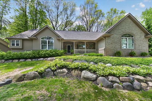2111 Moorlands Vw, Howell, MI, 48855-6435 | Card Image