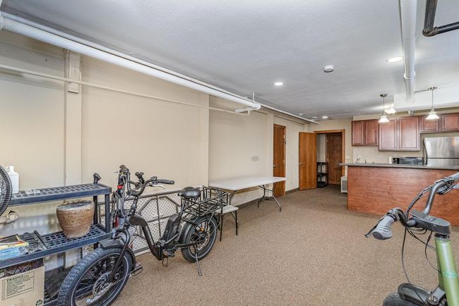 Party room w/kitchen (Lower Level) | Image 19