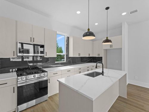 4709 Thornton Villas Ln, Houston, TX, 77018-3391 | Card Image