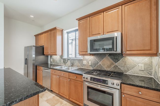 UNIT-13 - 13900 Noel Rd, Condo with 2 bedrooms, 2 bathrooms and null parking in Dallas TX | Image 6
